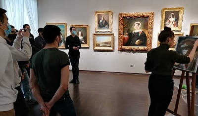 Студенты УрГЮУ посетили Екатеринбургский музей изобразительных искусств